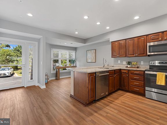 5th image of 1309 Oyster Cove Dr