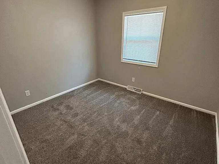 4377 Oxford Dr — Photo 9
