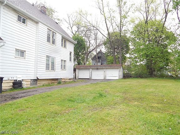 5th image of 1095 E 113th St