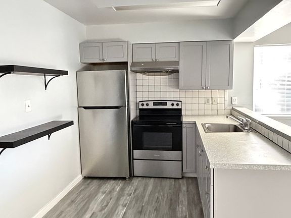 3rd image of 5556 Keoncrest Cir APT 4