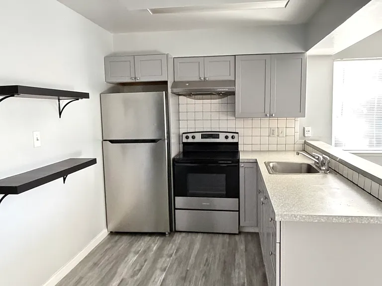5556 Keoncrest Cir #4 — Photo 2