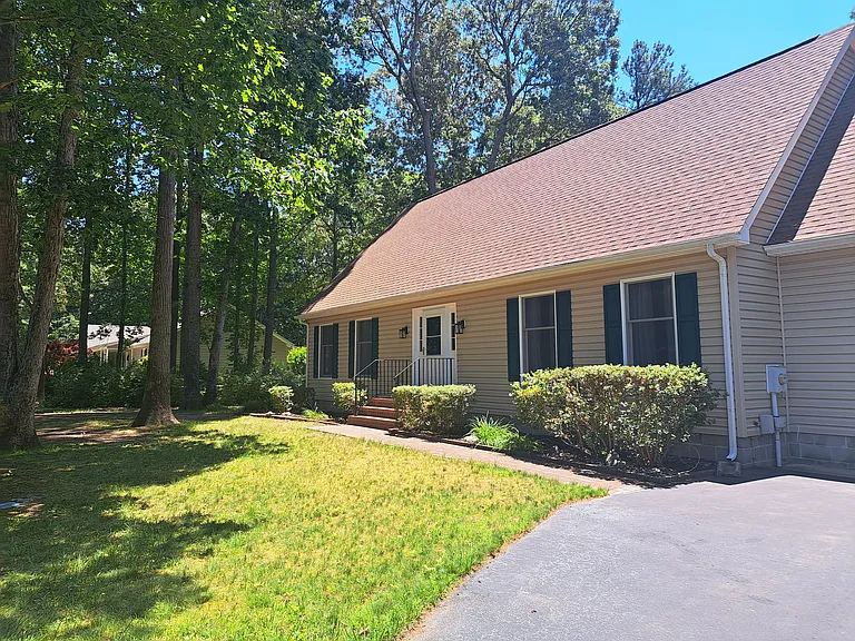 11 Roberts Rd — Photo 2