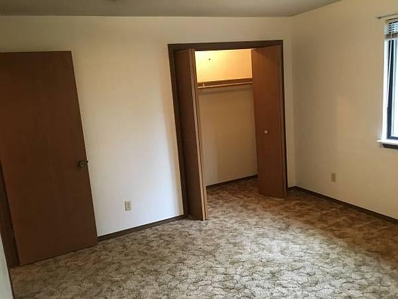 5th image of 1614 Amelia St APT 4B