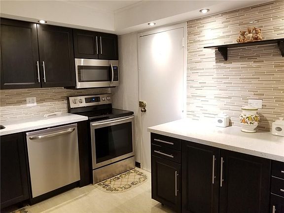 2nd image of 3730 Inverrary Drive #2t