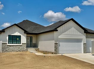 2205 S 96th St, Lincoln, NE 68520