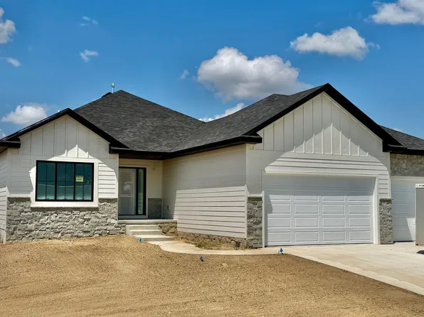 2205 S 96th St, Lincoln, NE 68520