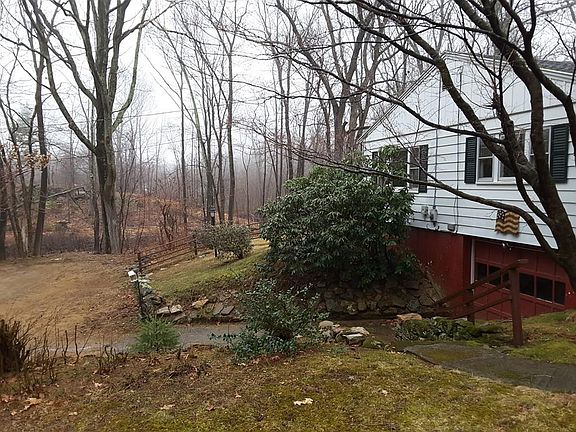 3rd image of 5 Sandy Dr