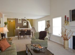 1555 Northpoint Dr APT 15, Aurora, IL 60504