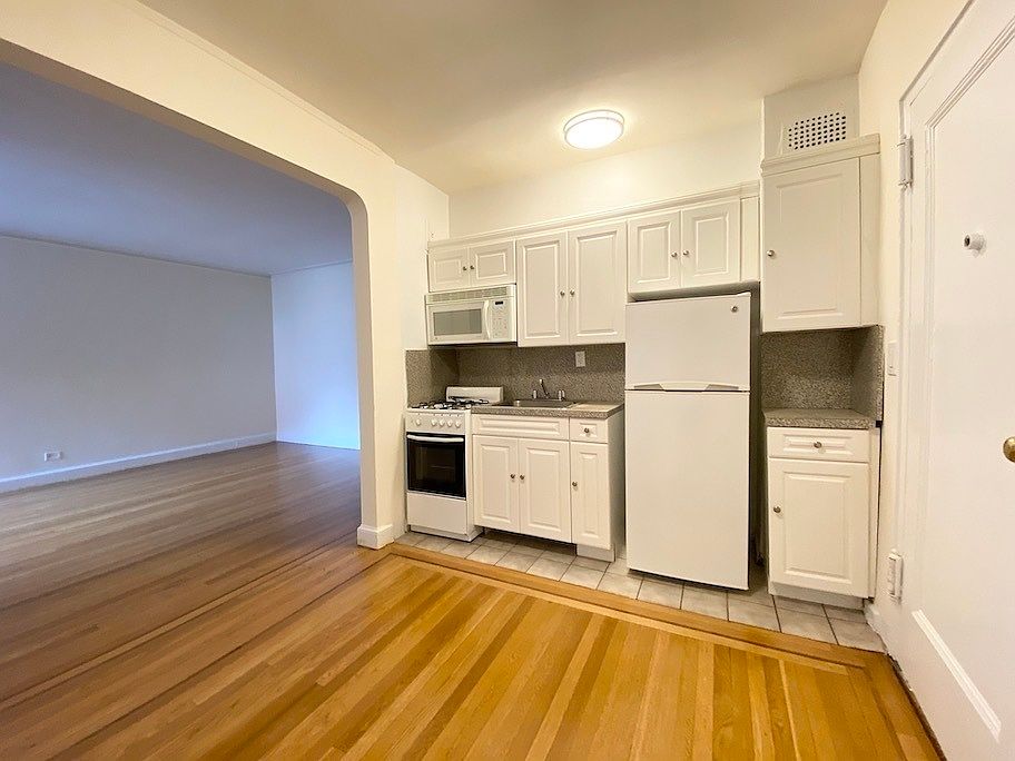 2nd image of 212 W 22nd St #5D