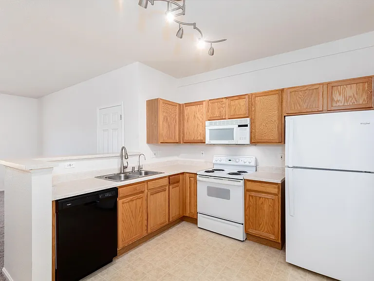 905 S Zeno Way #102 — Photo 13