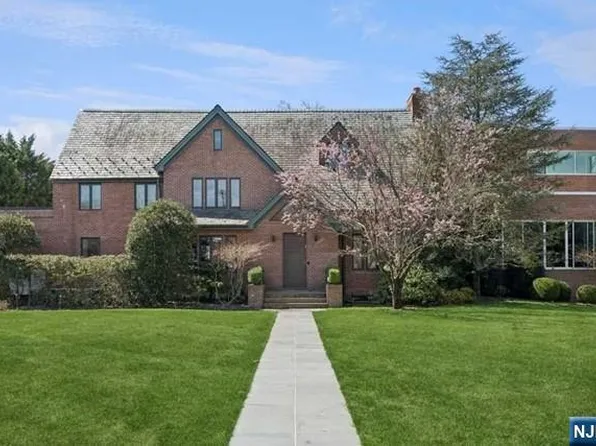 532 Winthrop Rd, Teaneck, NJ 07666