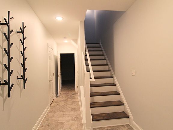 4th image of 2242 Deyerle Ave