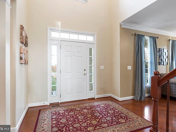 4th image of 10302 Clarendon Ct