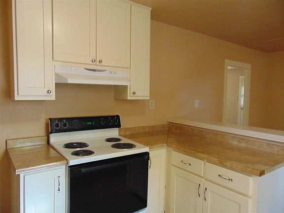 3rd image of 104 E Willow St