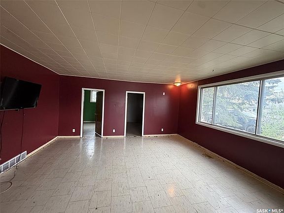 5th image of 501 Churchill STREET