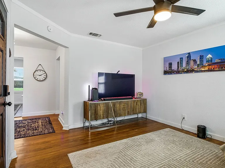 2837 S Hills Ave — Photo 9