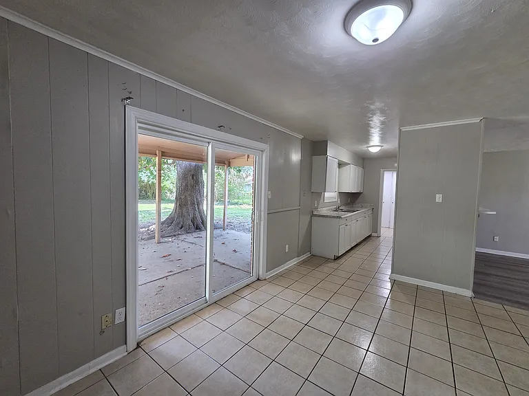 3021 Ashwood St — Photo 10