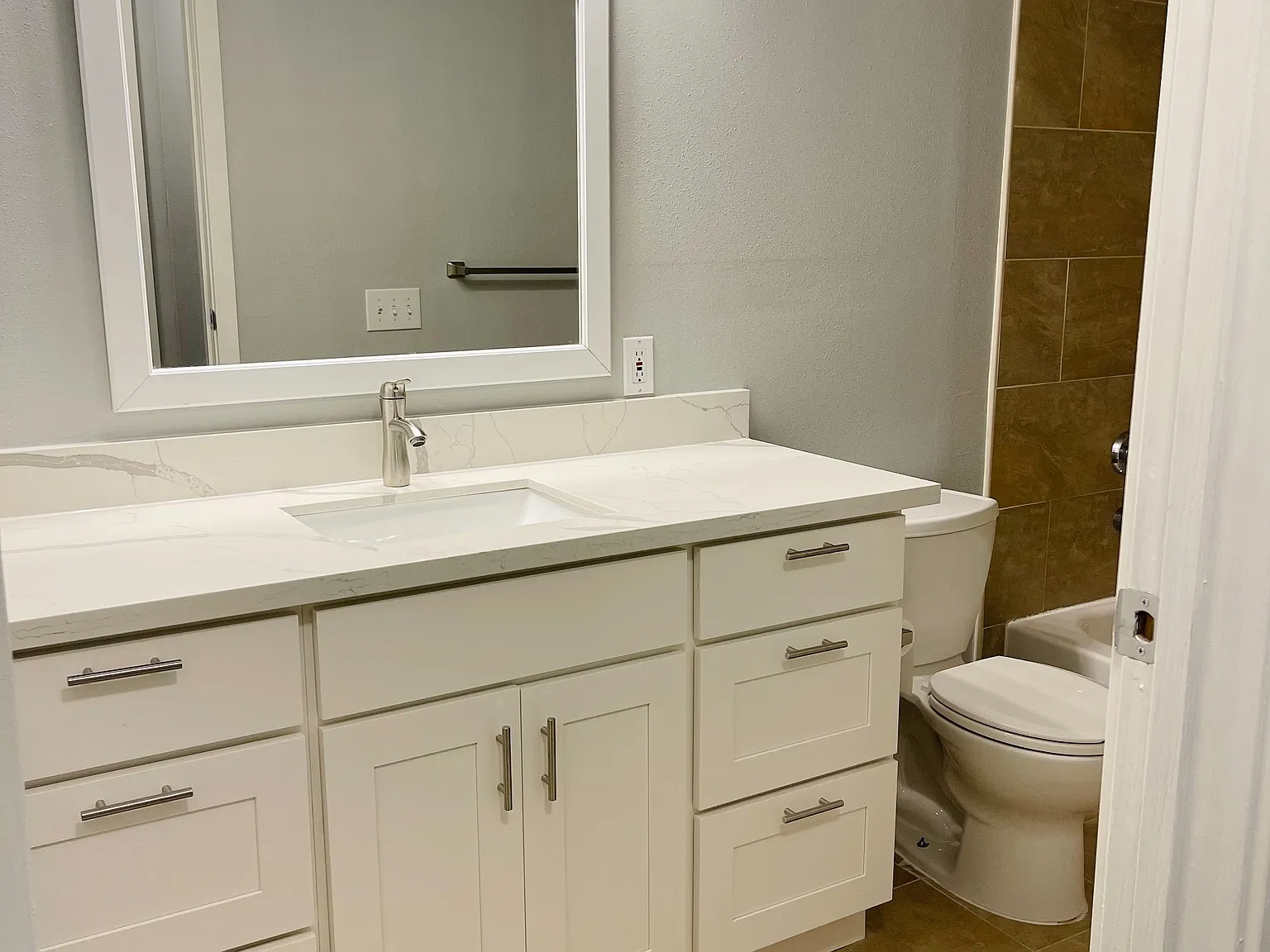 2 bed, 804 sqft, $2,100 — Photo 4