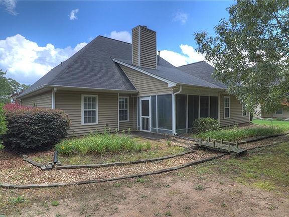4th image of 2975 Meadow Gate Way