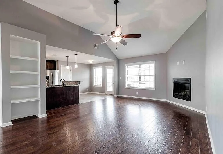 1063 Freedom Dr — Photo 2