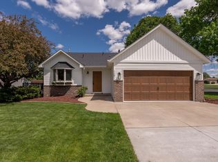 1291 Sapphire Ln, Shakopee, MN 55379