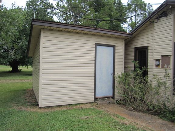 3rd image of 1702 State Highway 60 N