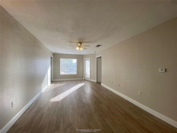 3rd image of 101 519th Pkwy