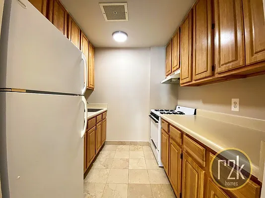 Rented by Realty 2000 Corp | media 20