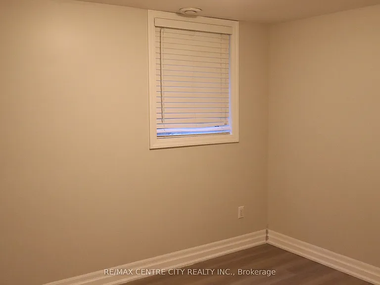 83 Britannia Ave — Photo 11