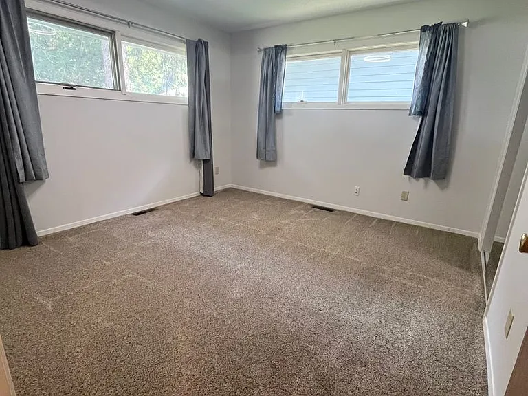 2512 S West Ave — Photo 15