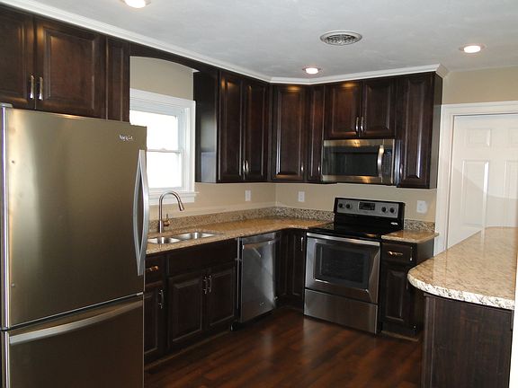 4th image of 992 Cedar Forest Dr