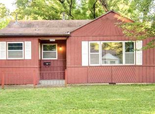 2325 SW 25th Dr, Topeka, KS 66611