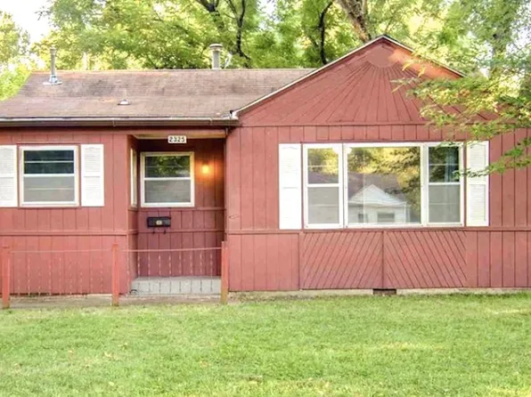 2325 SW 25th Dr, Topeka, KS 66611