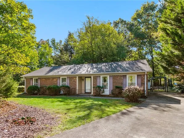 3 Roxby Ct, Greensboro, NC 27455