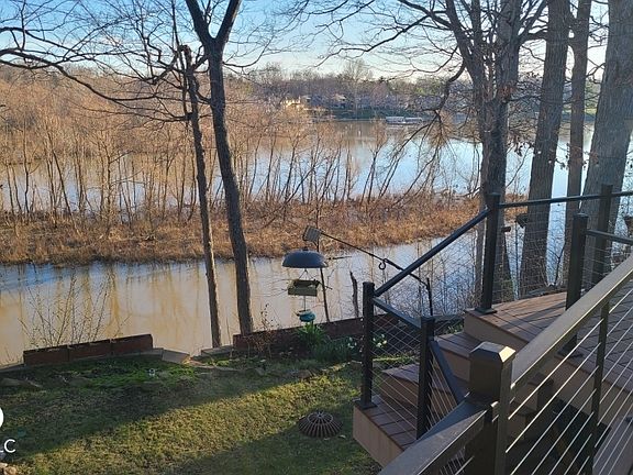 2nd image of 305 Baywood Ct