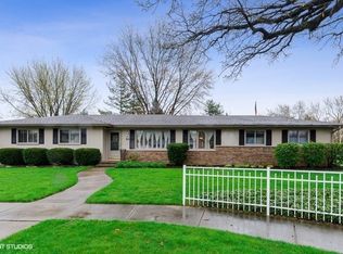 50 Devonshire Cir, Elgin, IL 60123