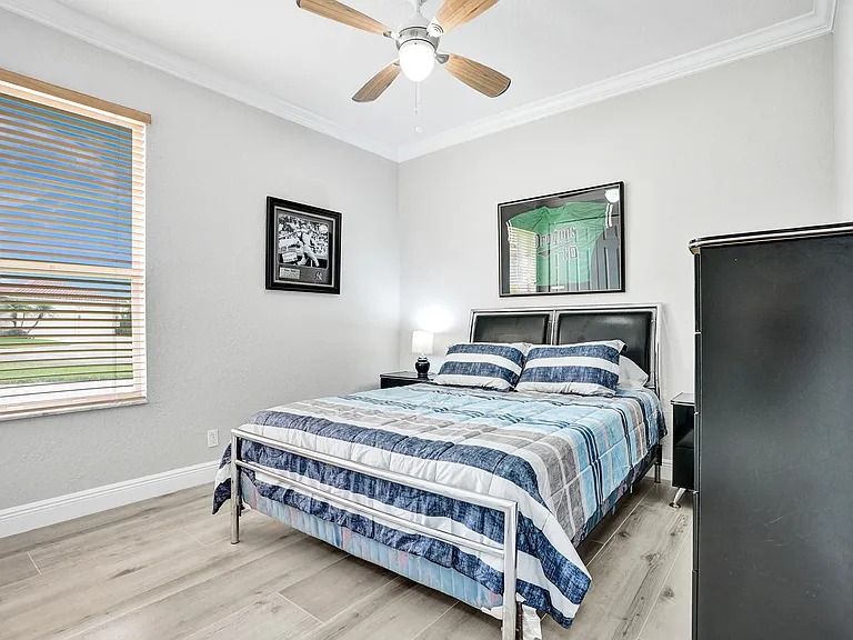 304 NW Bayside Ct — Photo 48