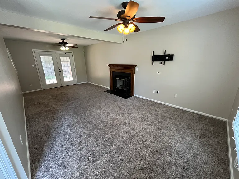 417 Bryan Ct — Photo 3