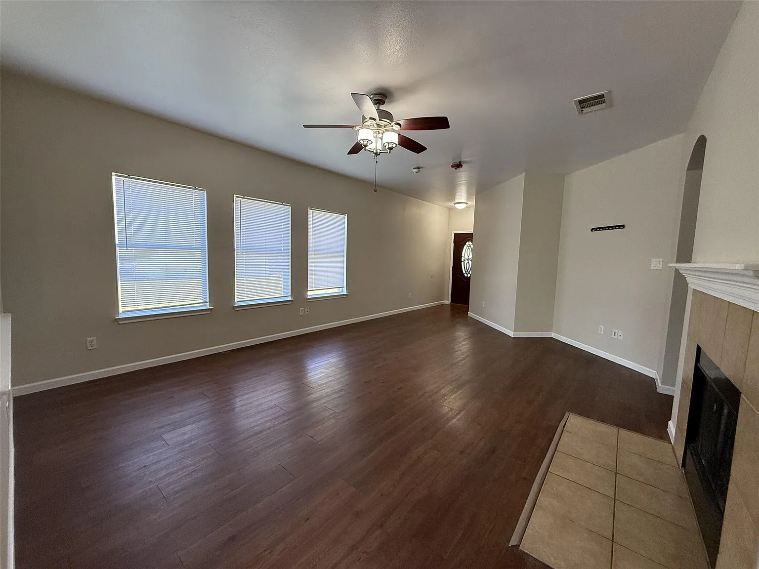 4 bed, 2.0 bath, 1766 sqft, $1,950 — Photo 2