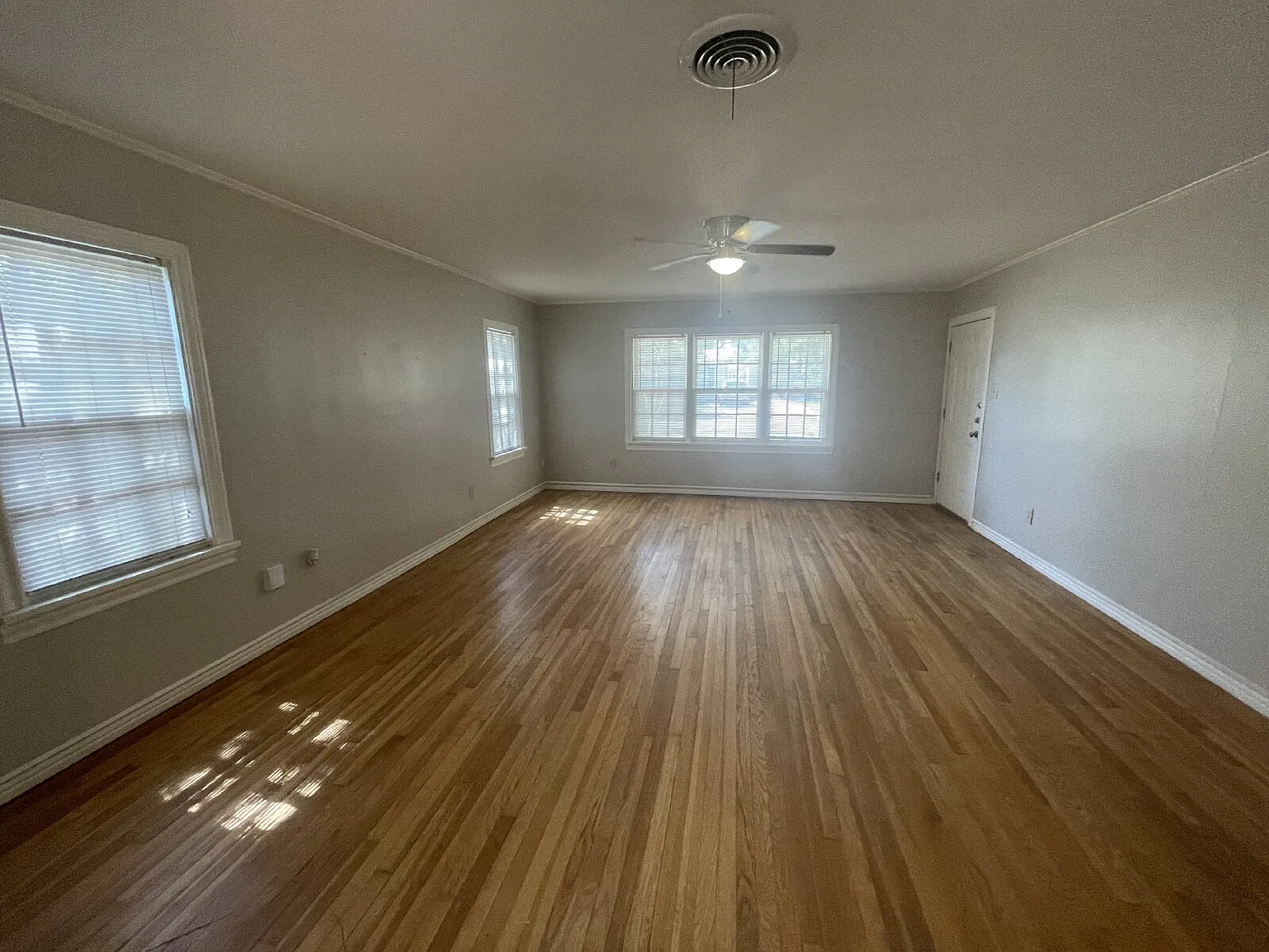 4 bed, 3.0 bath, 1723 sqft, $1,475 — Photo 2