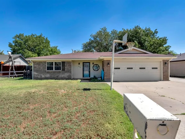 512 Forrest Dr, Dumas, TX 79029