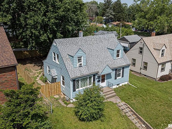3rd image of 2644 N Division St