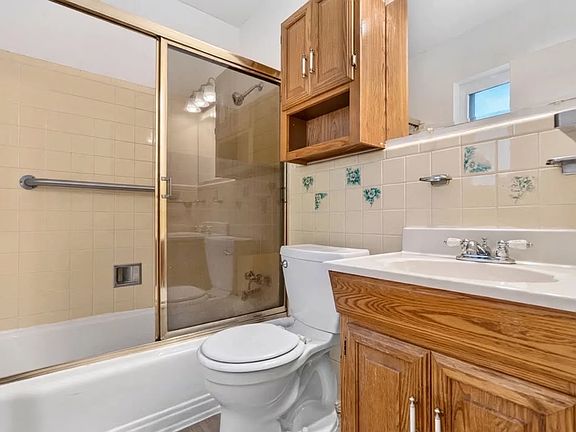 4th image of 375 Gerald Ave