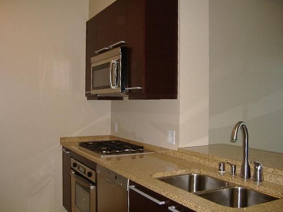 4th image of 425 1st St Unit 4705