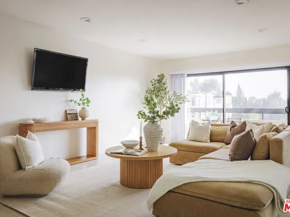 4829 Whitsett Ave APT 301, Valley Village, CA 91607