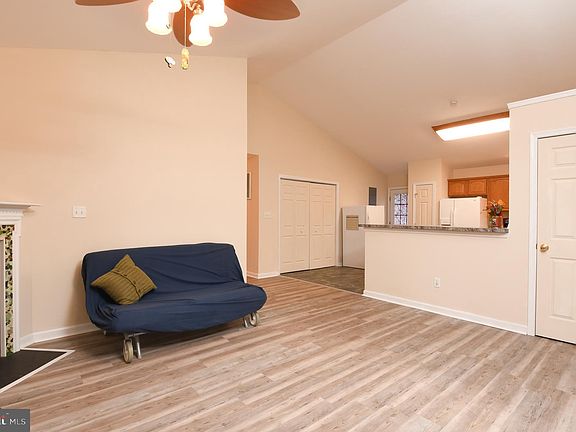 5th image of 1009 McKinney Blvd