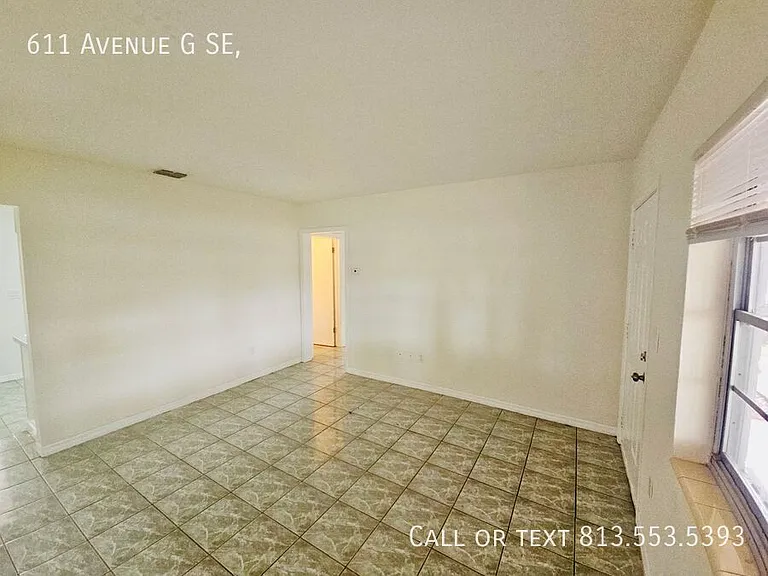 611 Avenue G SE — Photo 10