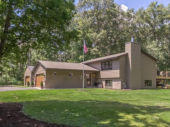2nd image of 4905 S Tri Oak Cir NE