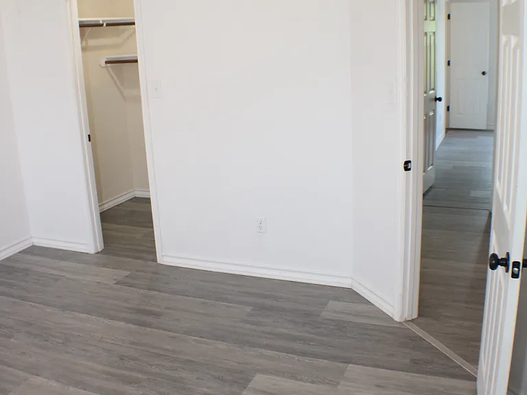 5022 Flipper Dr — Photo 9