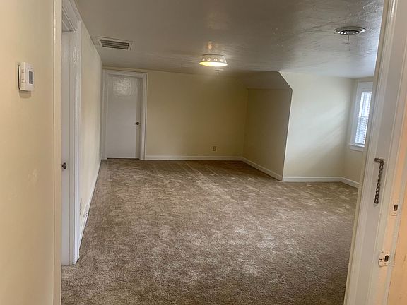 2nd image of 132 Tyler Cres W Unit B